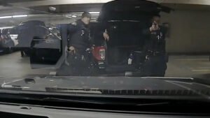 Policía de California hiere accidentalmente a compañero durante una “broma”
